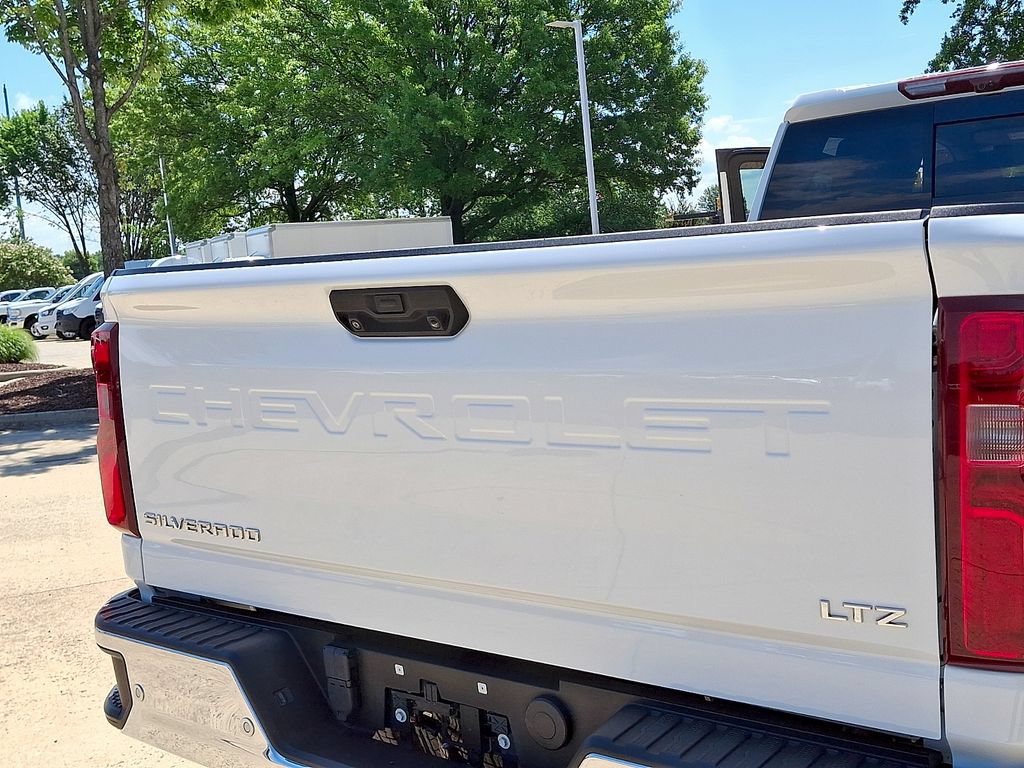 Used 2024 Chevrolet Silverado 3500 LTZ w/ LTZ Plus Package AWD/4WD image 29