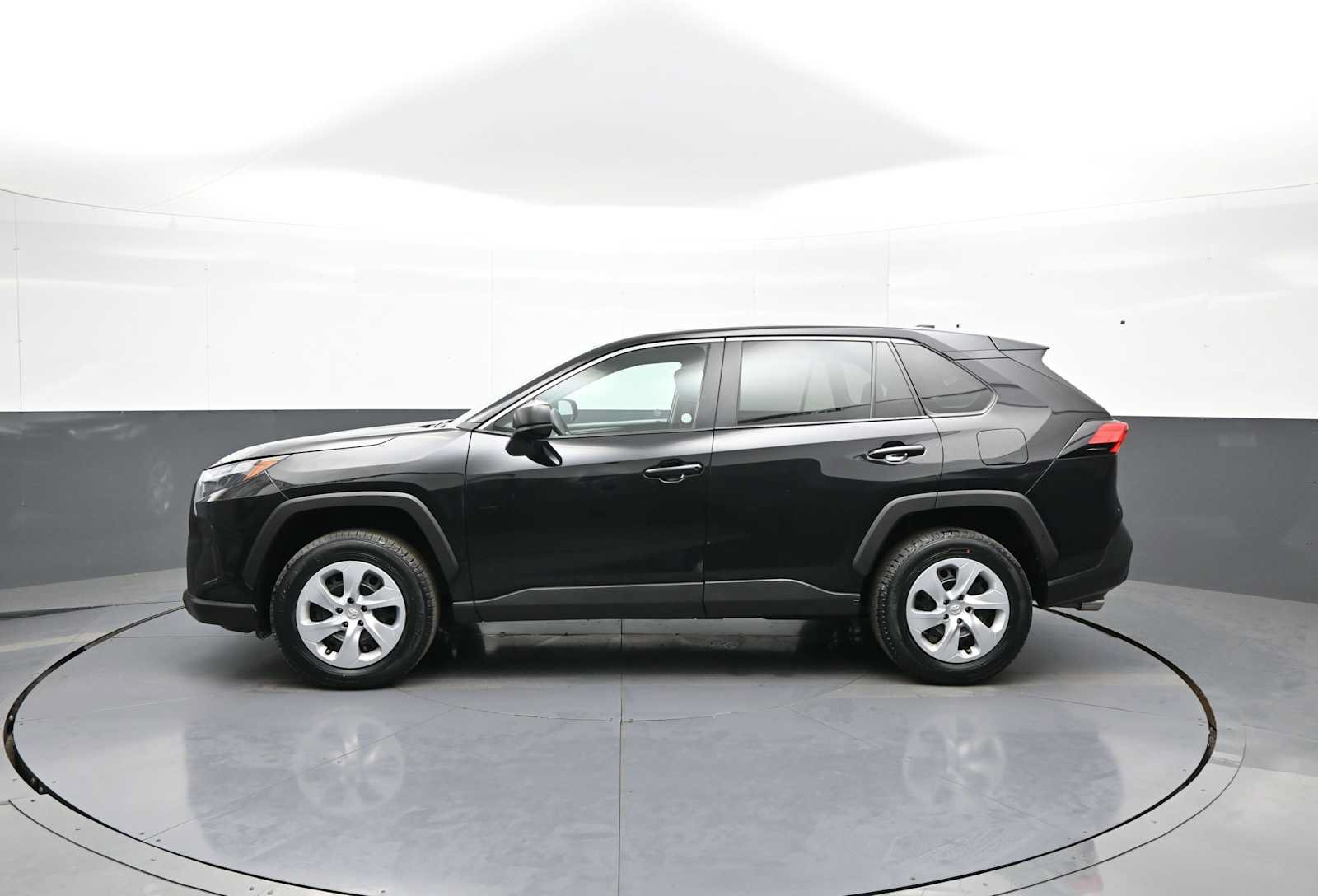 Used 2025 Toyota RAV4 LE FWD image 9