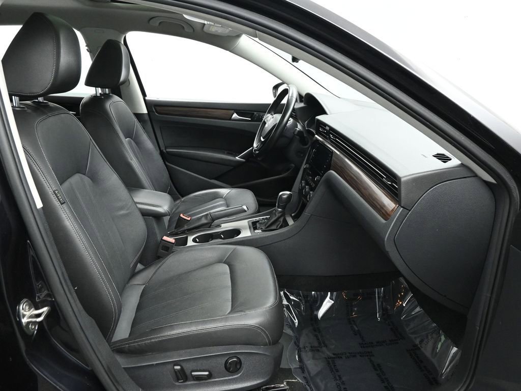 Used 2020 Volkswagen Passat 2.0T SEL image 21