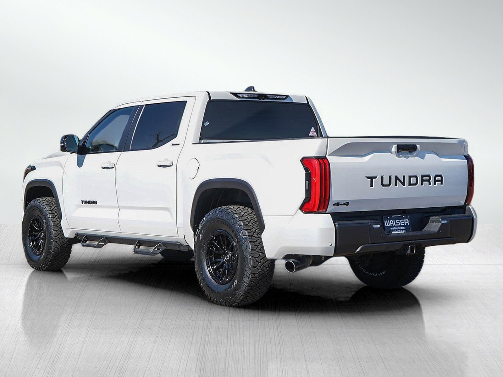 Used 2025 Toyota Tundra Limited AWD/4WD image 3
