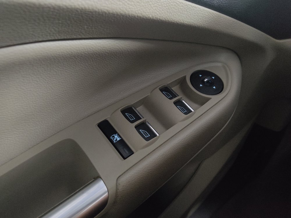 Used 2015 Ford C-MAX Energi SEL w/ Equipment Group 301A FWD image 27