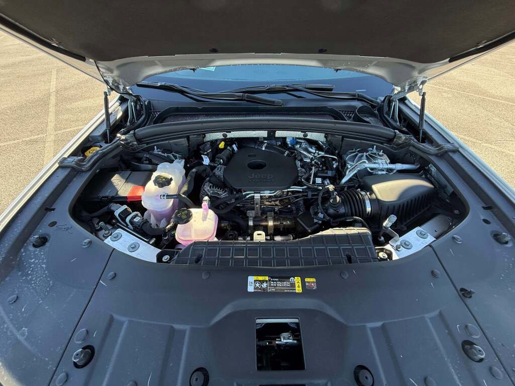 New 2026 Jeep Grand Cherokee Altitude image 24