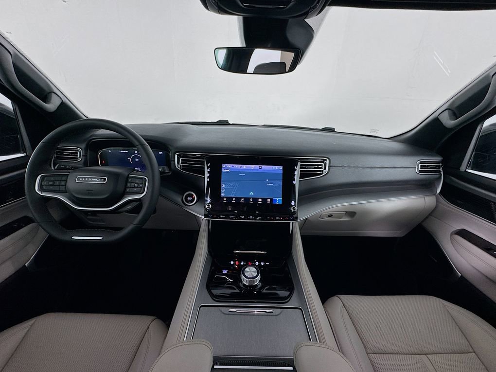 Used 2025 Jeep Wagoneer Series II w/ 8-Passenger Seating Package image 39