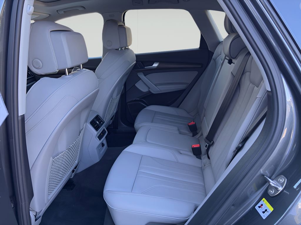 Used 2024 Audi Q5 e Premium Plus w/ Premium Plus Package image 10