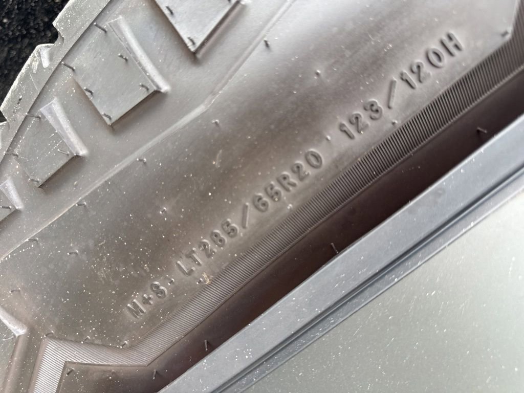 Used 2024 Tesla Cybertruck AWD Crew Cab image 35