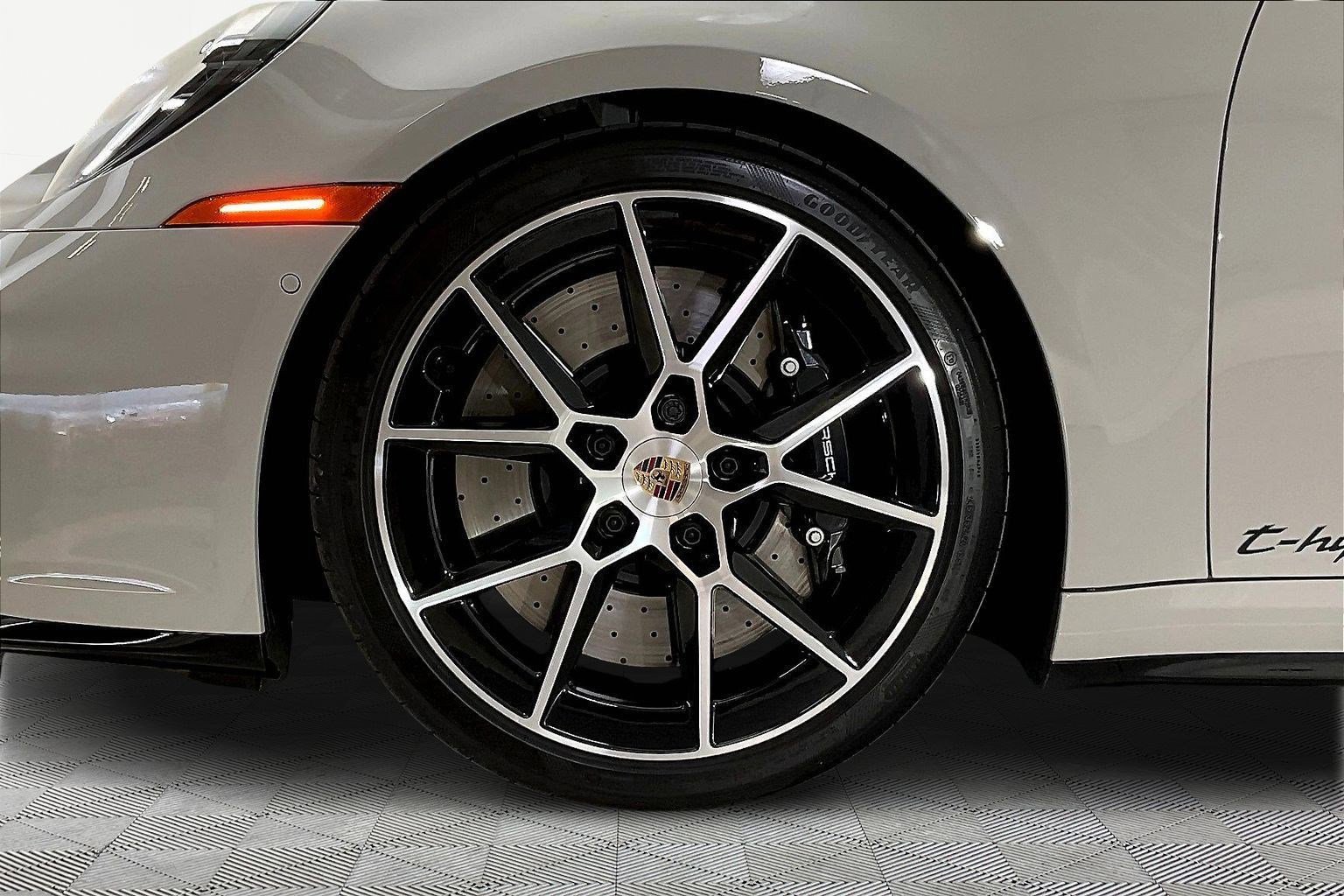 Used 2026 Porsche 911 Carrera GTS RWD image 31