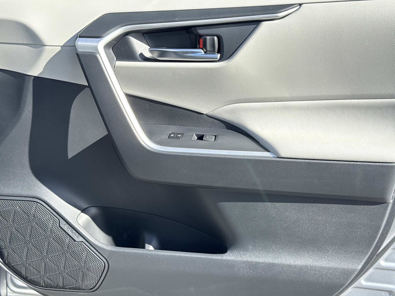 Used 2023 Toyota RAV4 XLE image 18