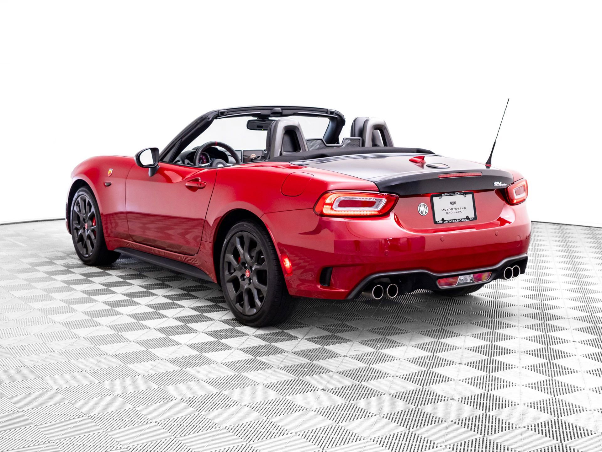 Used 2018 FIAT 124 Spider Abarth w/ Convenience Group RWD image 3