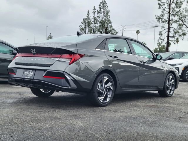 Used 2026 Hyundai Elantra Limited image 2