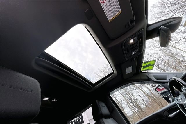 Used 2022 GMC Sierra 2500 Denali w/ Denali Ultimate Package image 16