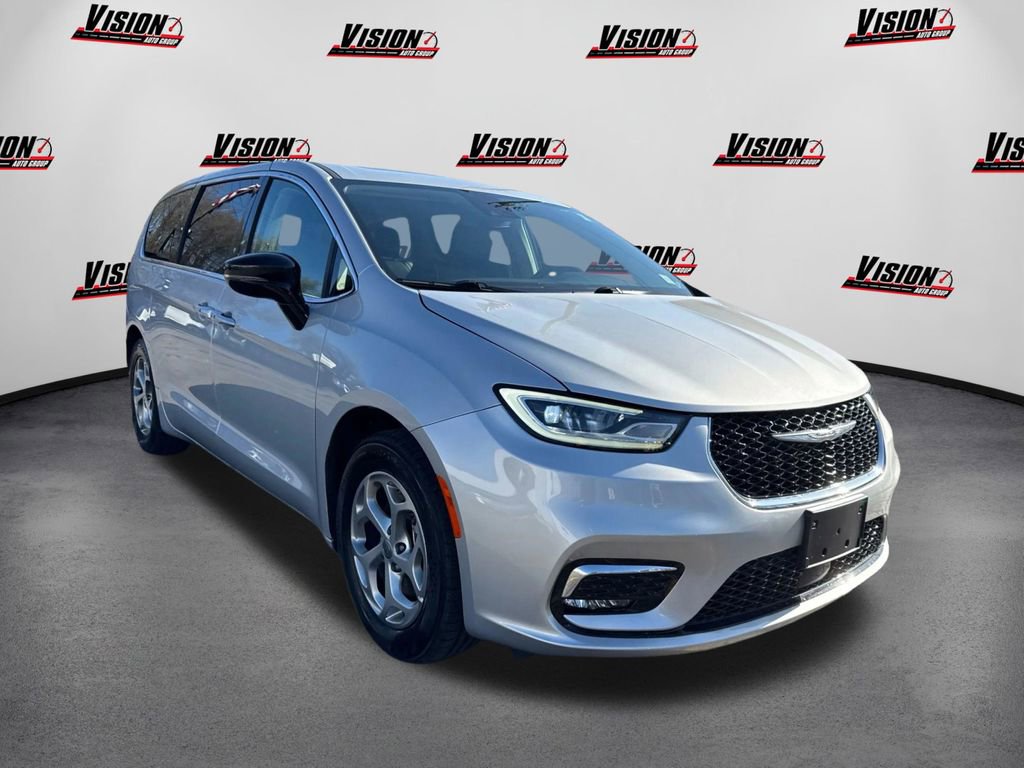 Used 2024 Chrysler Pacifica Limited FWD image 3