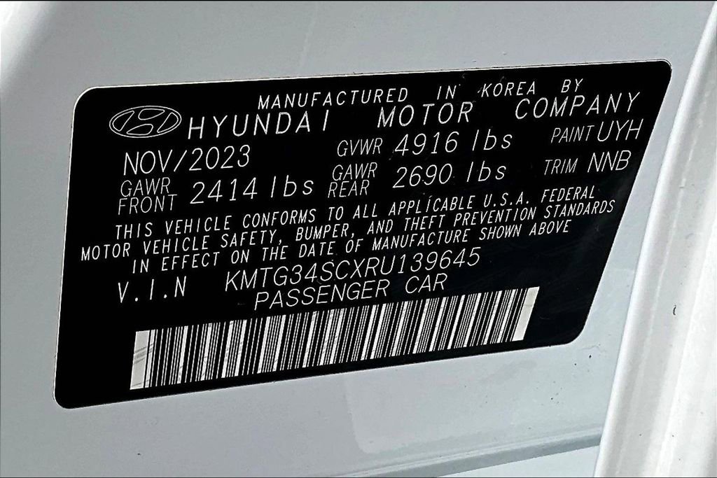 Used 2024 Genesis G70 2.5T image 19