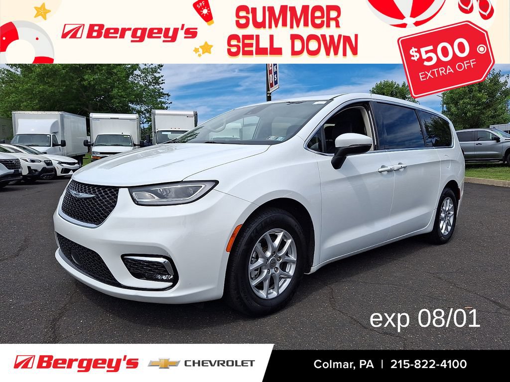 Used 2023 Chrysler Pacifica Touring-L FWD video 1