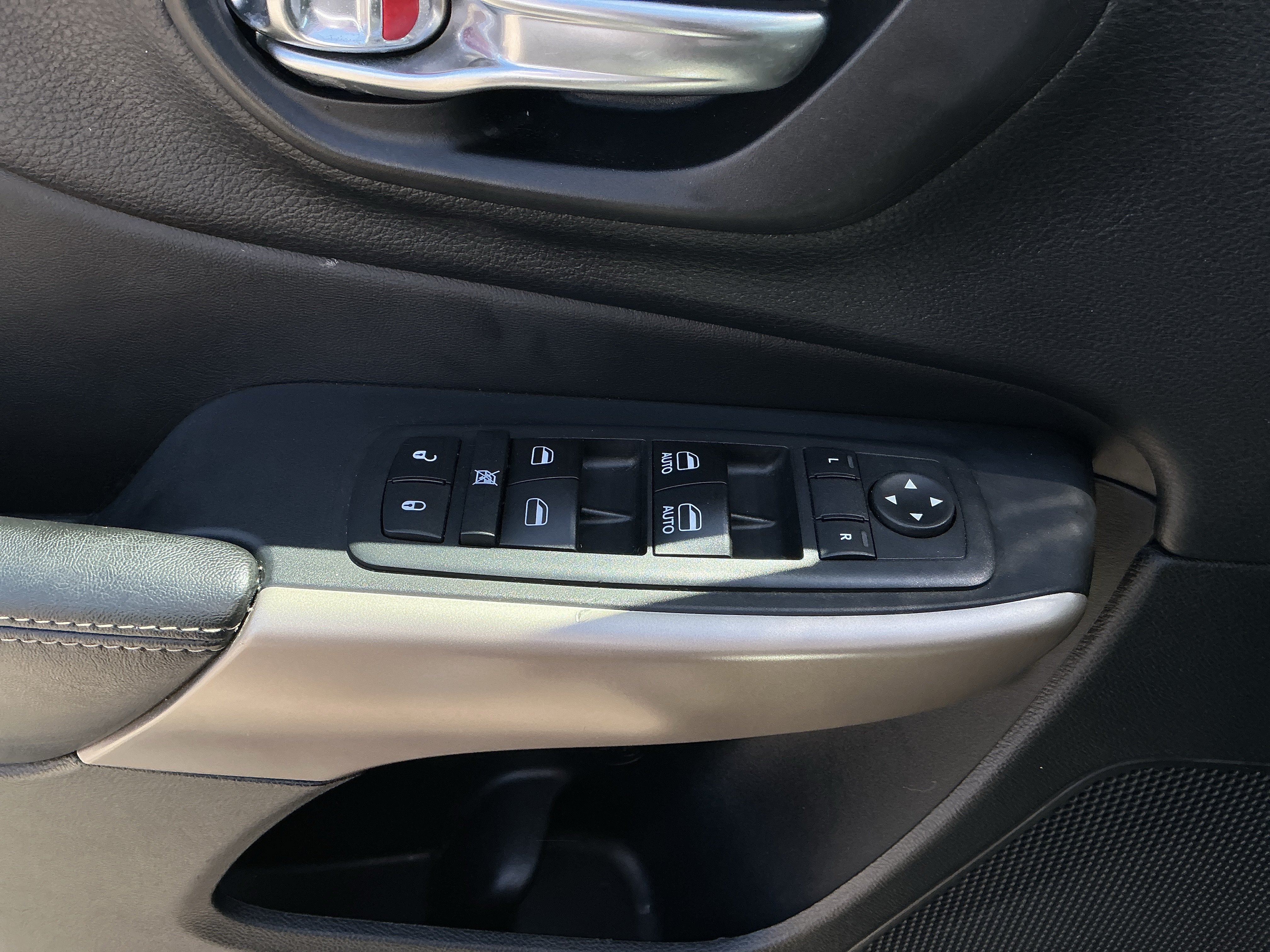 Used 2017 Jeep Cherokee High Altitude AWD/4WD image 18