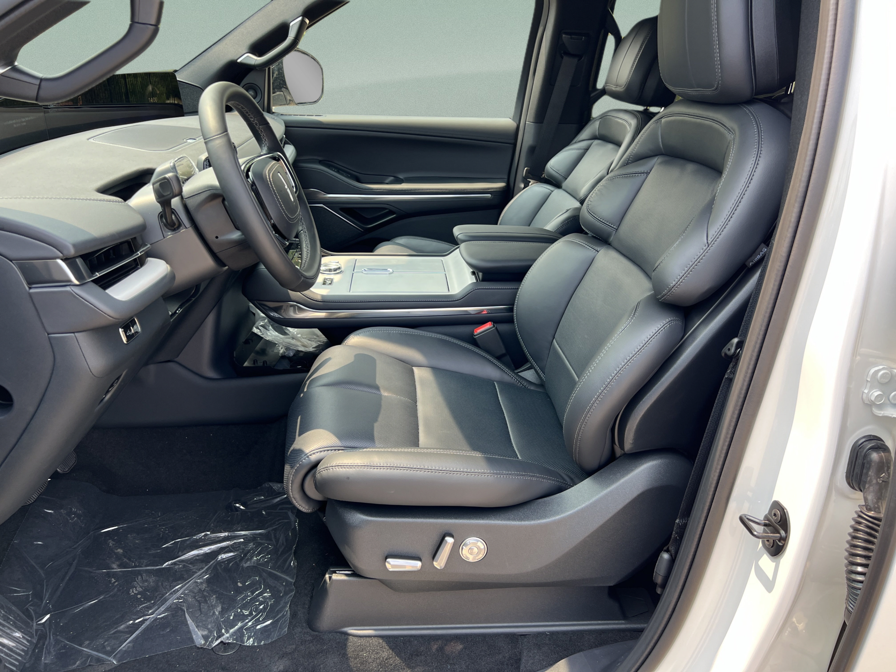 New 2027 Lincoln Navigator L Reserve w/ Jet Appearance Package AWD/4WD image 9
