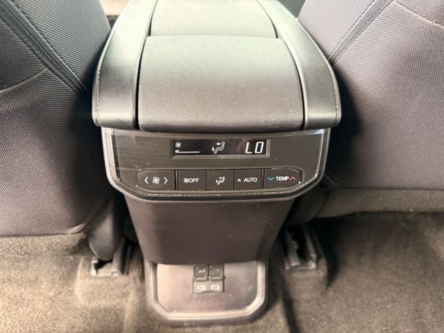 Used 2025 Toyota Highlander LE FWD image 14