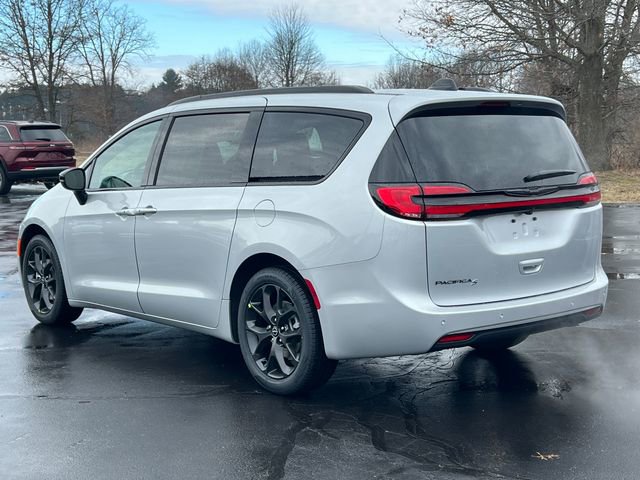 New 2026 Chrysler Pacifica Select w/ S Appearance Package image 8