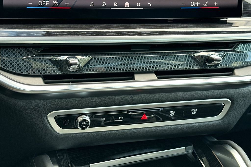 New 2026 BMW X6 xDrive40i w/ Climate Comfort Package image 24
