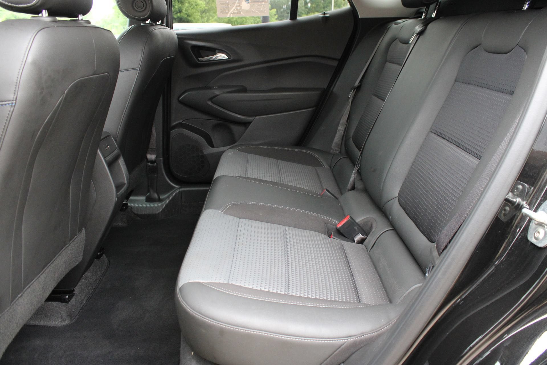 Used 2025 Chevrolet Trax LT FWD image 17