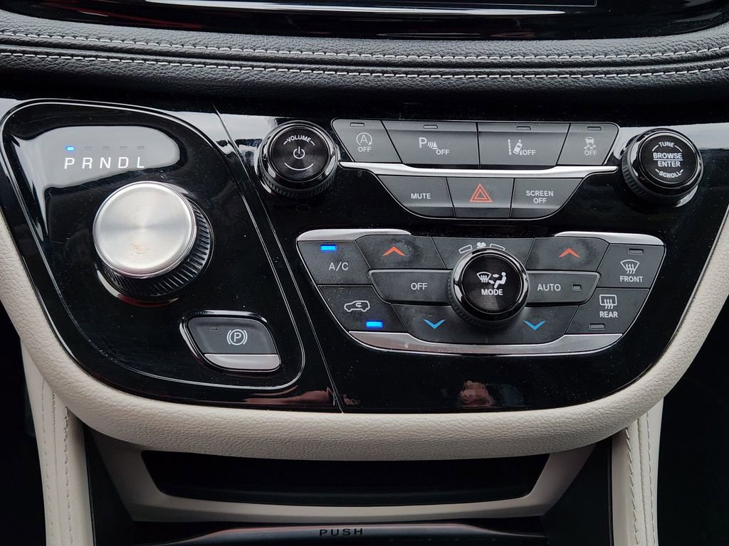 Used 2024 Chrysler Pacifica Limited image 24