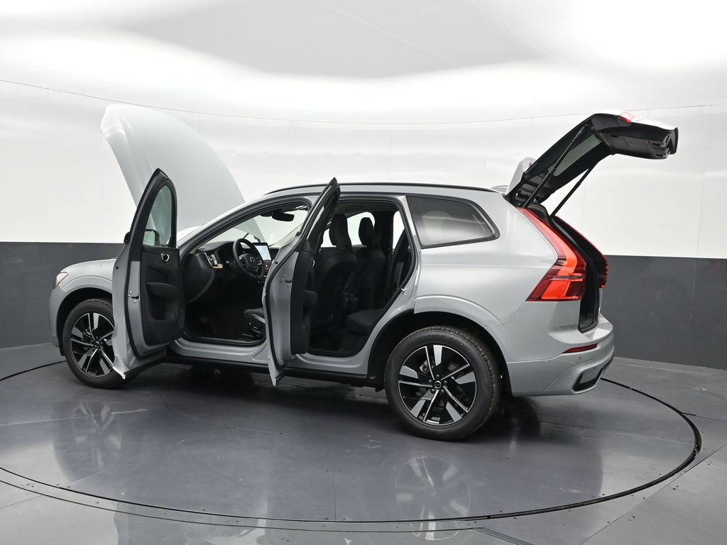 New 2026 Volvo XC60 B5 Core AWD/4WD image 32