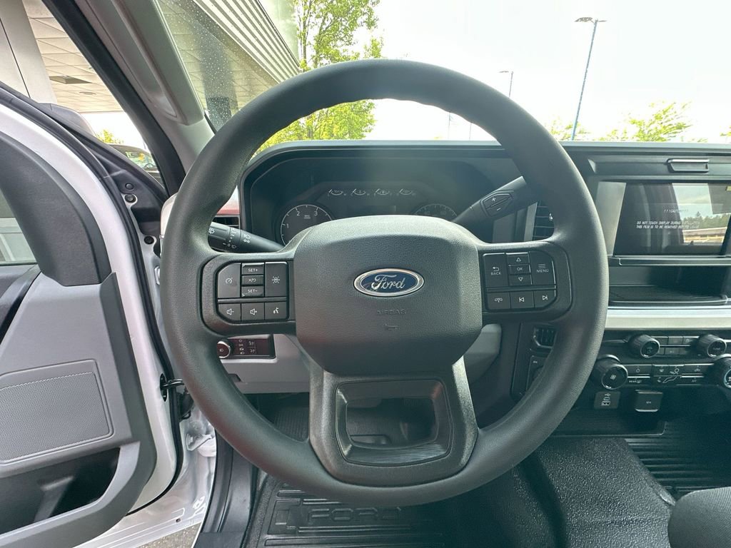 New 2025 Ford F550 4x4 Crew Cab Super Duty image 17