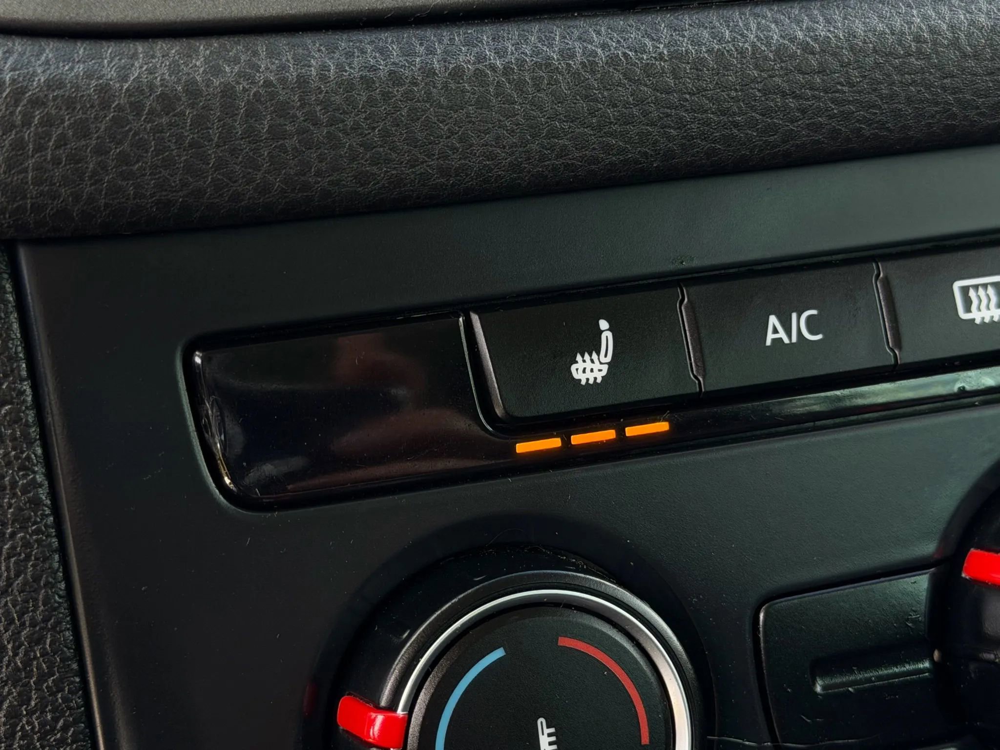 Used 2015 Volkswagen Tiguan SE image 24