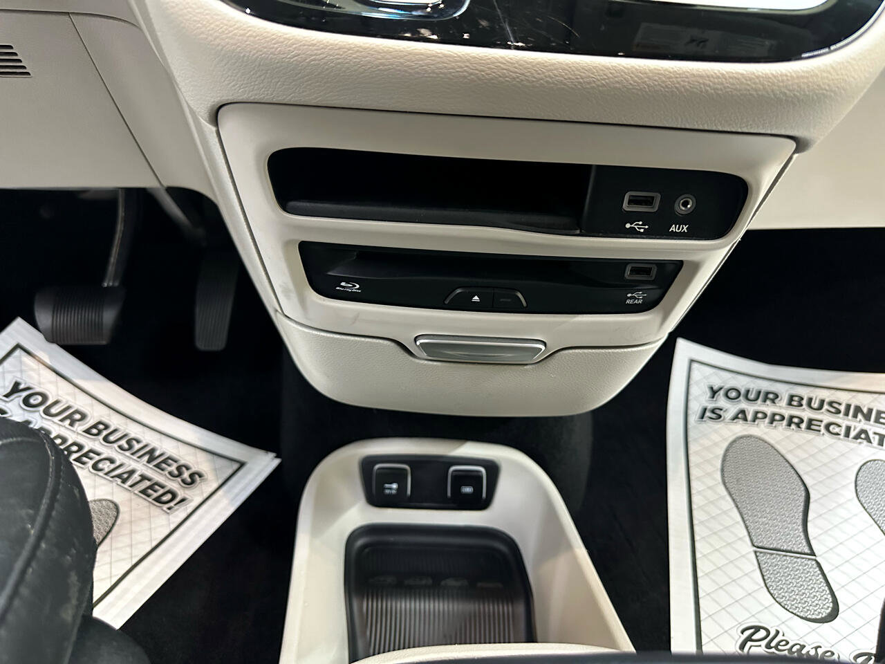 Used 2018 Chrysler Pacifica Touring-L Plus image 32