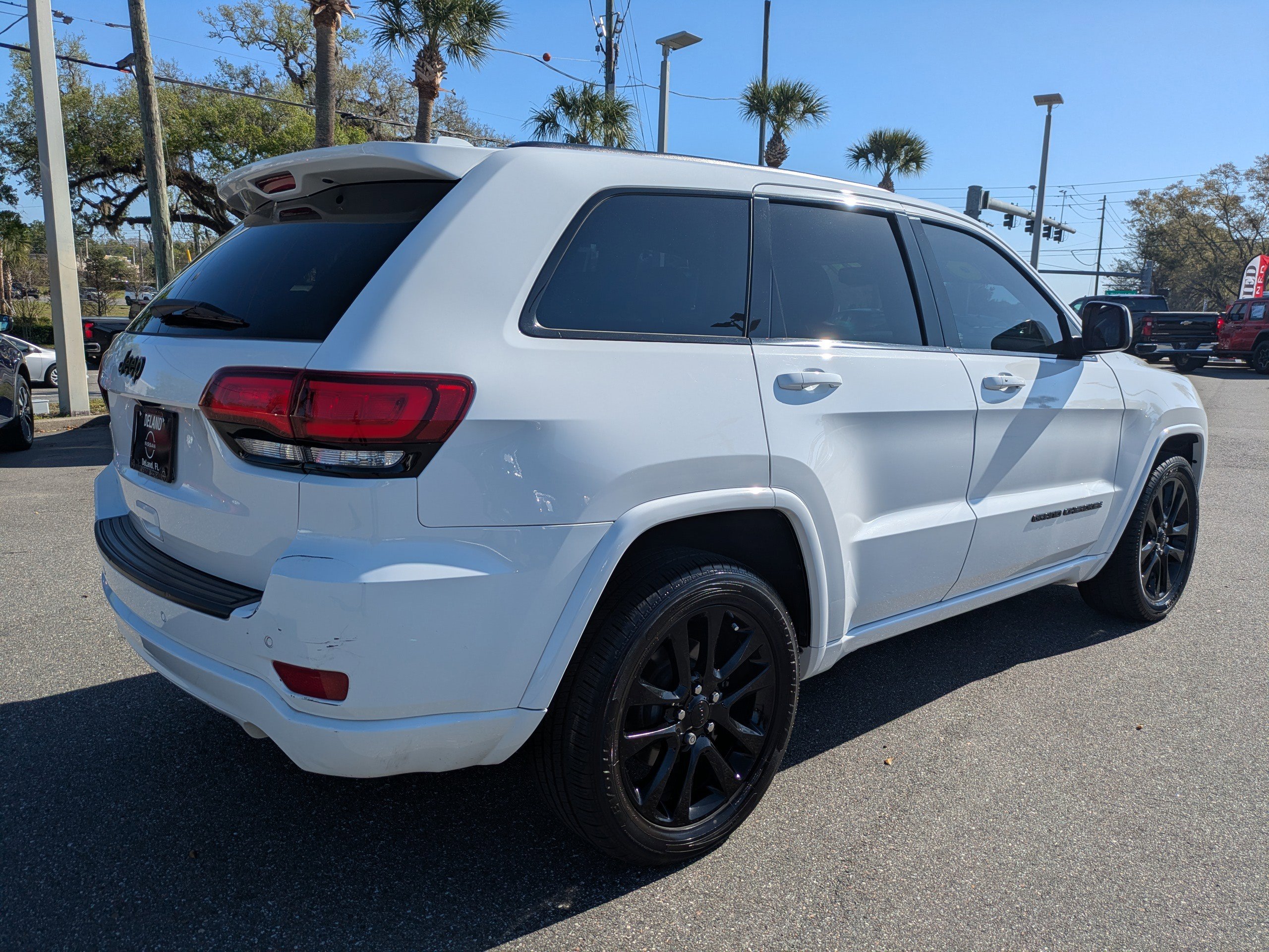 Used 2019 Jeep Grand Cherokee Altitude image 4