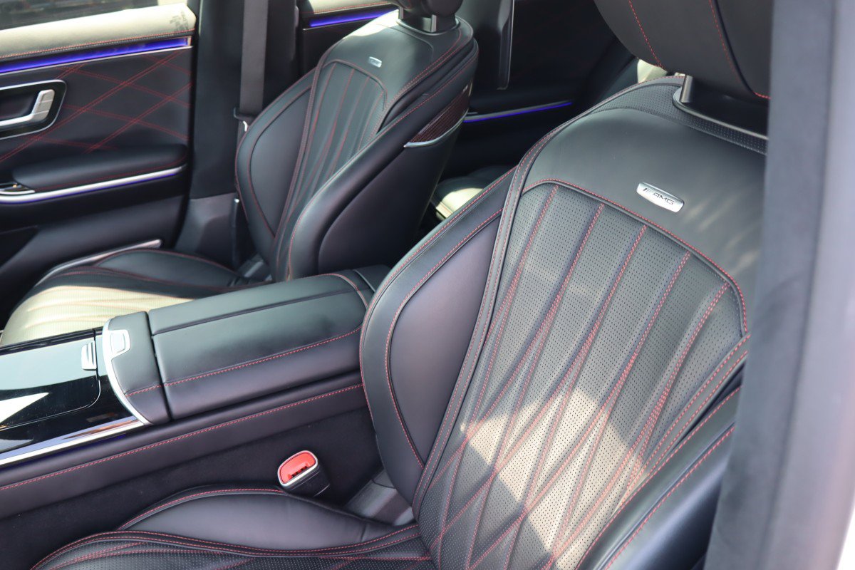 Used 2024 Mercedes-Benz S 63 AMG S w/ Carbon Fiber Exterior Package image 27