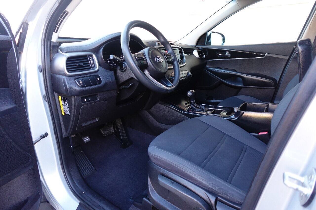Used 2016 Kia Sorento L FWD image 13