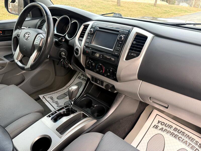 Used 2013 Toyota Tacoma Double Cab V6 4WD image 19