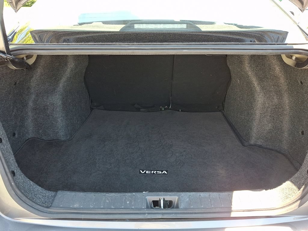 Used 2021 Nissan Versa SV FWD image 31
