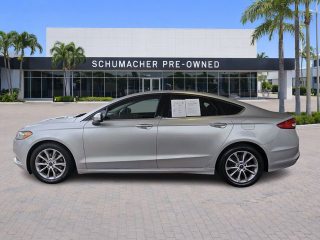 Used 2017 Ford Fusion SE w/ Fusion SE Technology Package image 4