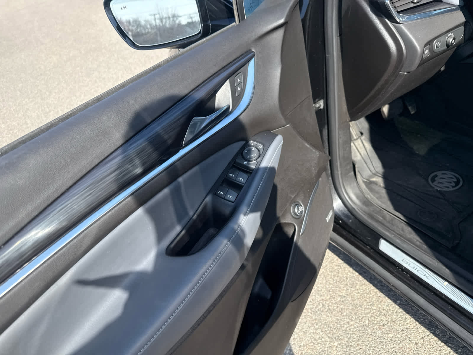 Used 2021 Buick Enclave Essence w/ Sport Touring Edition image 13