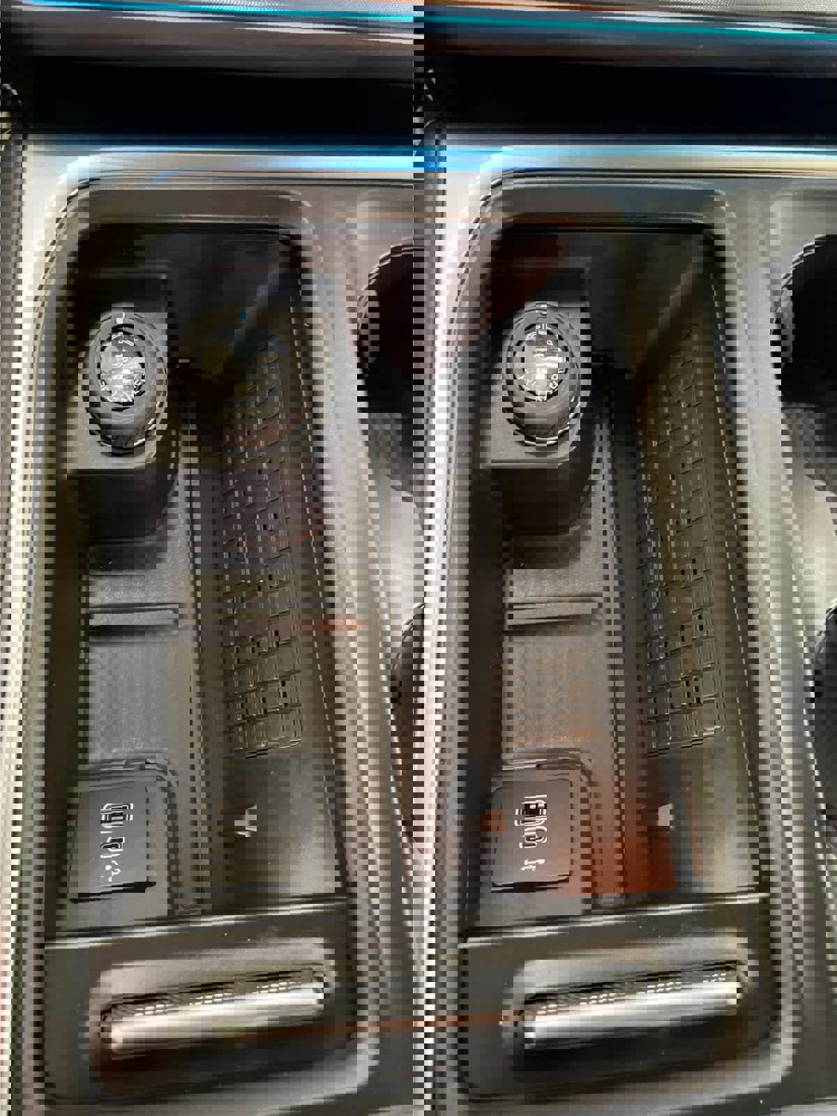 Used 2025 Ford Expedition Platinum w/ Stealth Performance Package AWD/4WD image 35