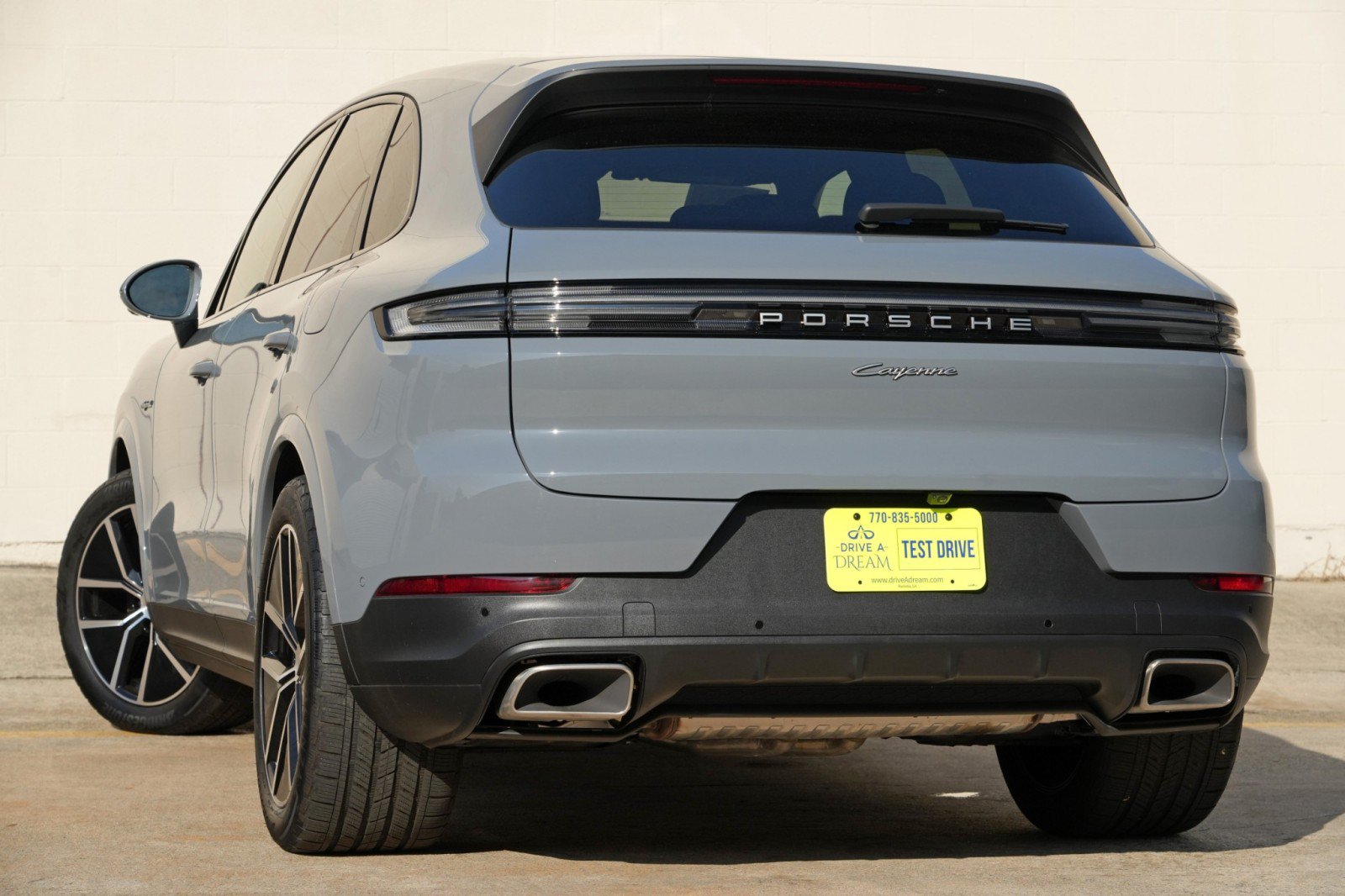 Used 2025 Porsche Cayenne E-Hybrid w/ Premium Package Plus AWD/4WD image 6
