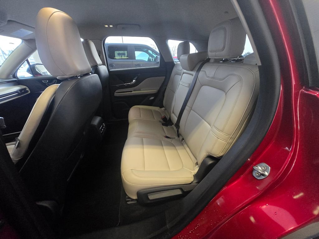 Used 2025 Lincoln Corsair AWD image 21