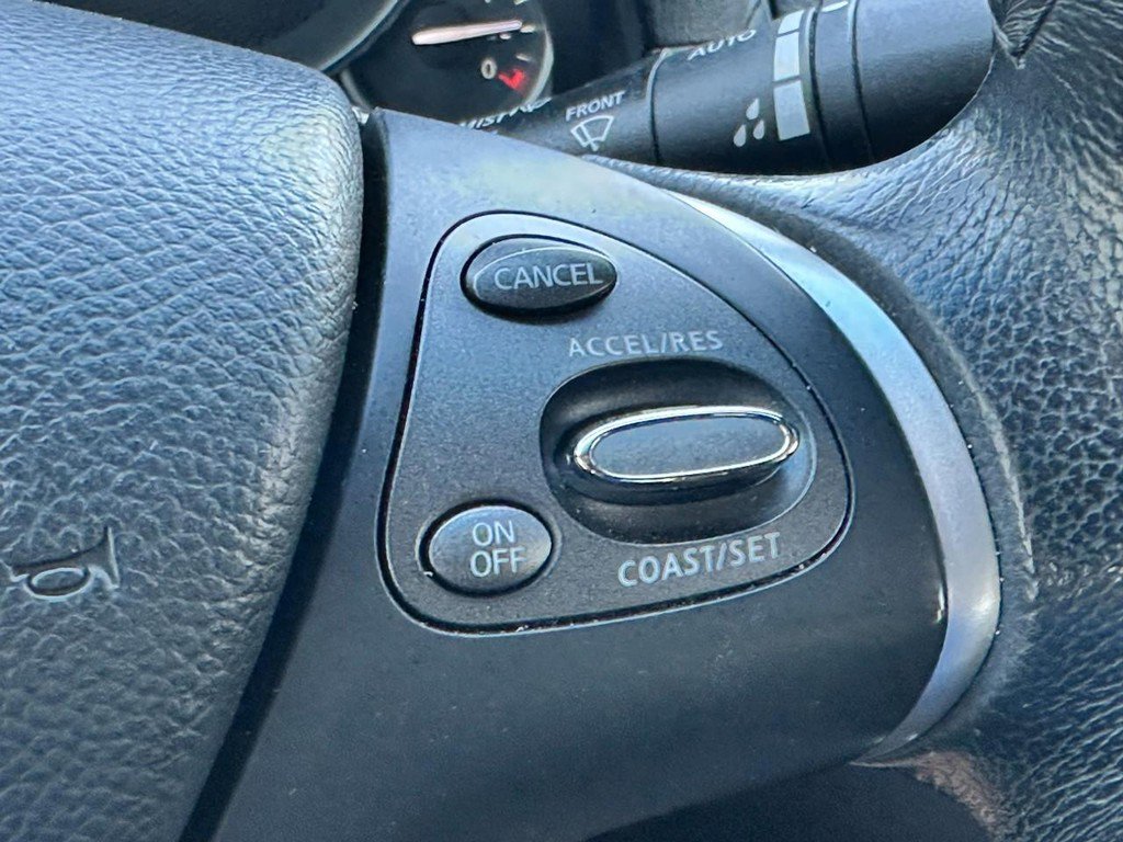 Used 2017 INFINITI Q70 L 3.7 image 18