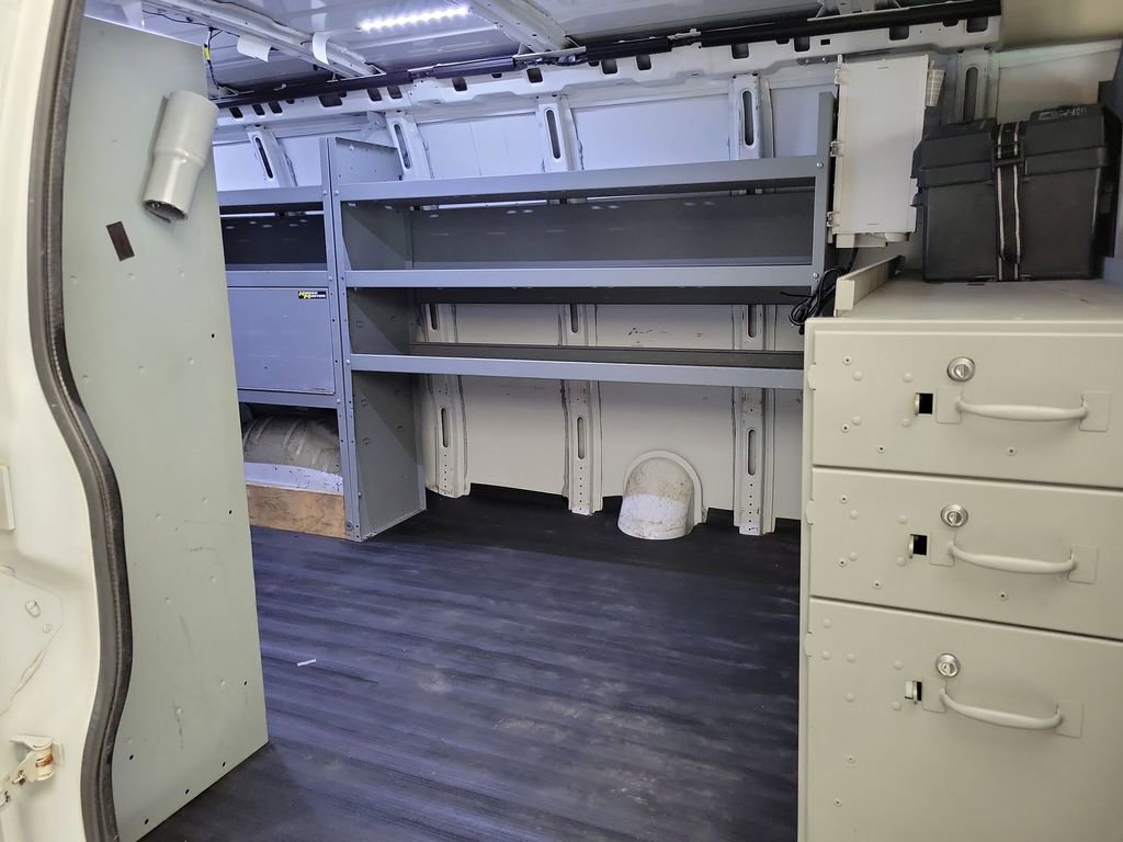 Used 2015 Chevrolet Express 2500 Extended image 15