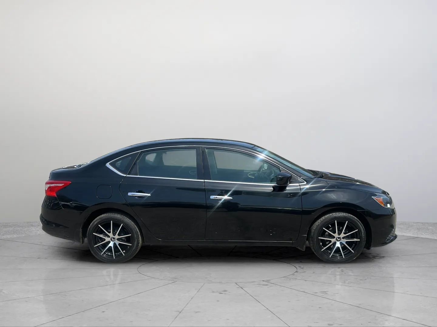 Used 2017 Nissan Sentra SV image 10