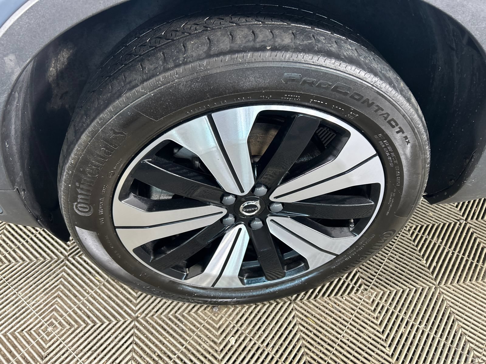 Used 2023 Volvo C40 P8 Recharge Plus AWD/4WD image 9