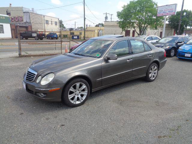 Used 2009 Mercedes-Benz E 350 4MATIC Sedan image 11