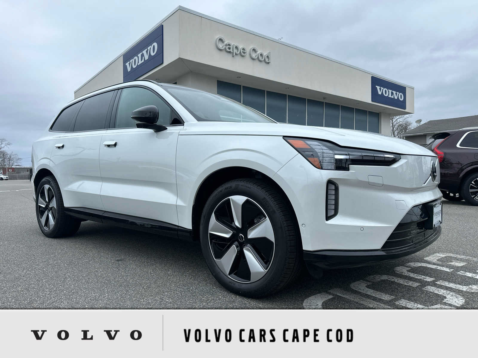 New 2026 Volvo EX90 Plus AWD/4WD image 1