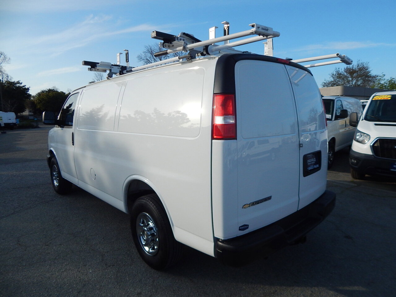 Used 2025 Chevrolet Express 2500 w/ Driver Convenience Package image 6