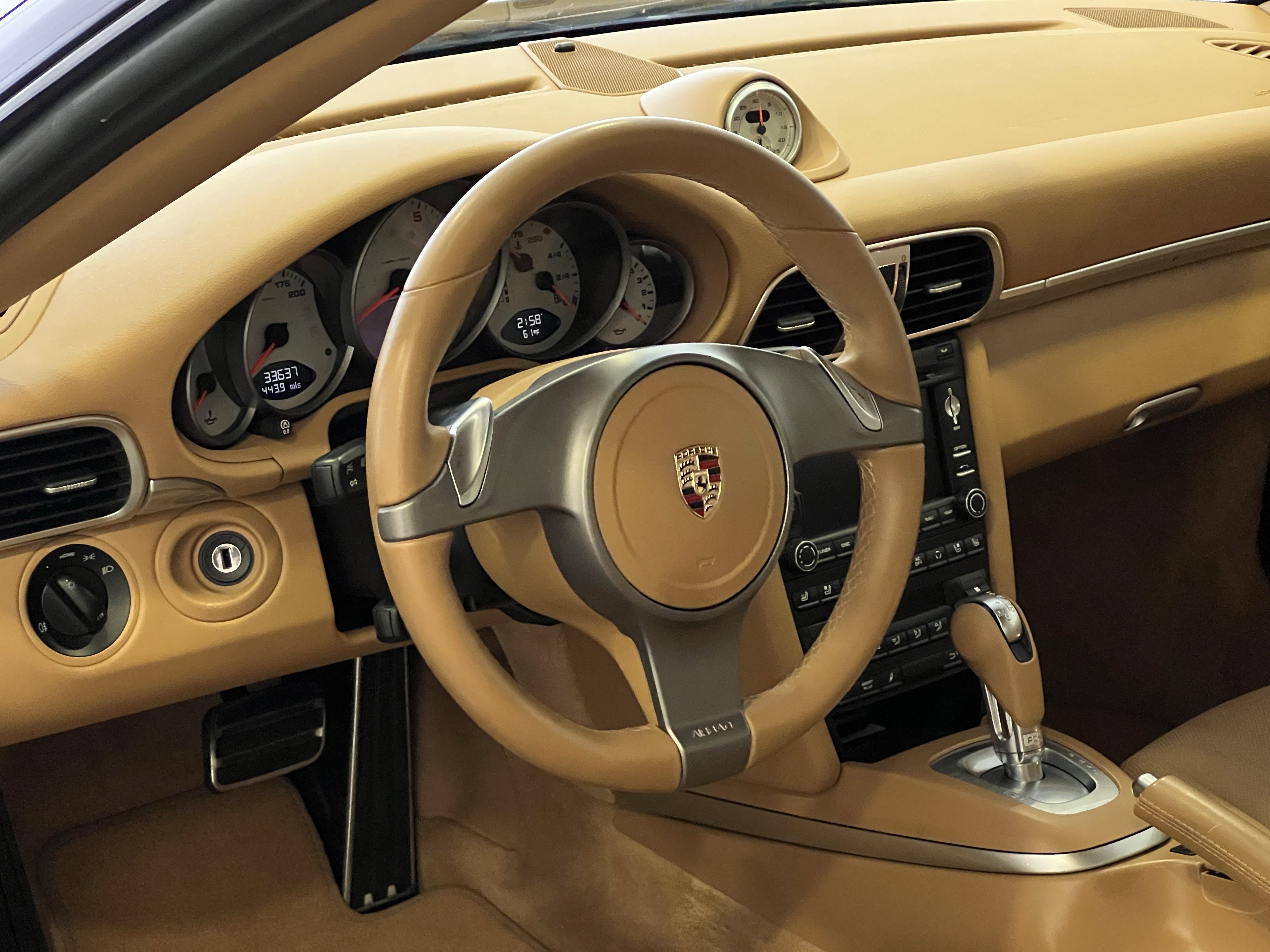 Used 2010 Porsche 911 Carrera 4S image 19