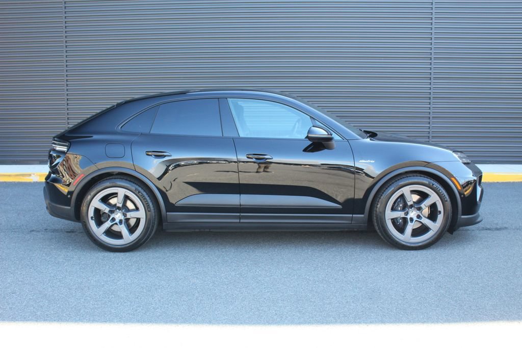 New 2026 Porsche Macan 4 Electric AWD/4WD image 9