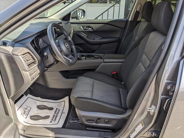 Used 2024 Nissan Rogue SV image 7