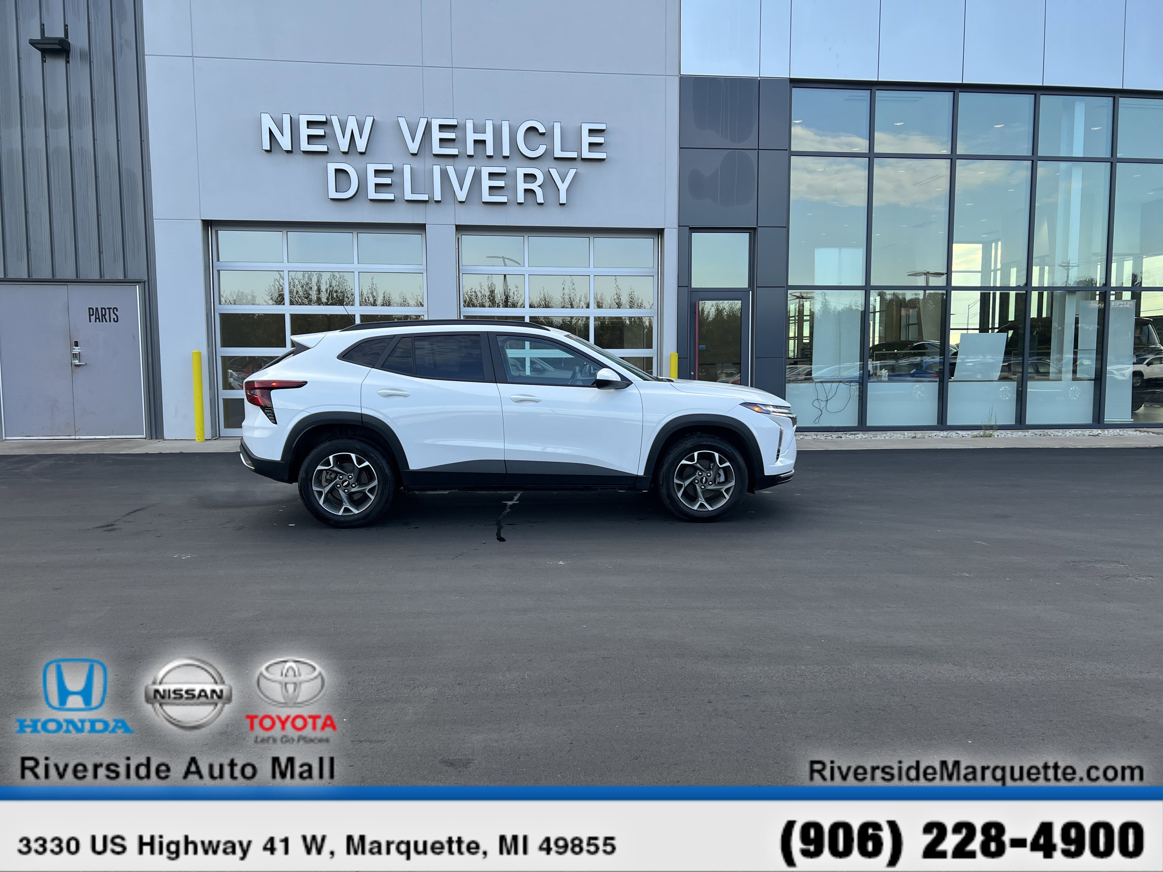 Used 2024 Chevrolet Trax LT w/ LT Convenience Package image 10
