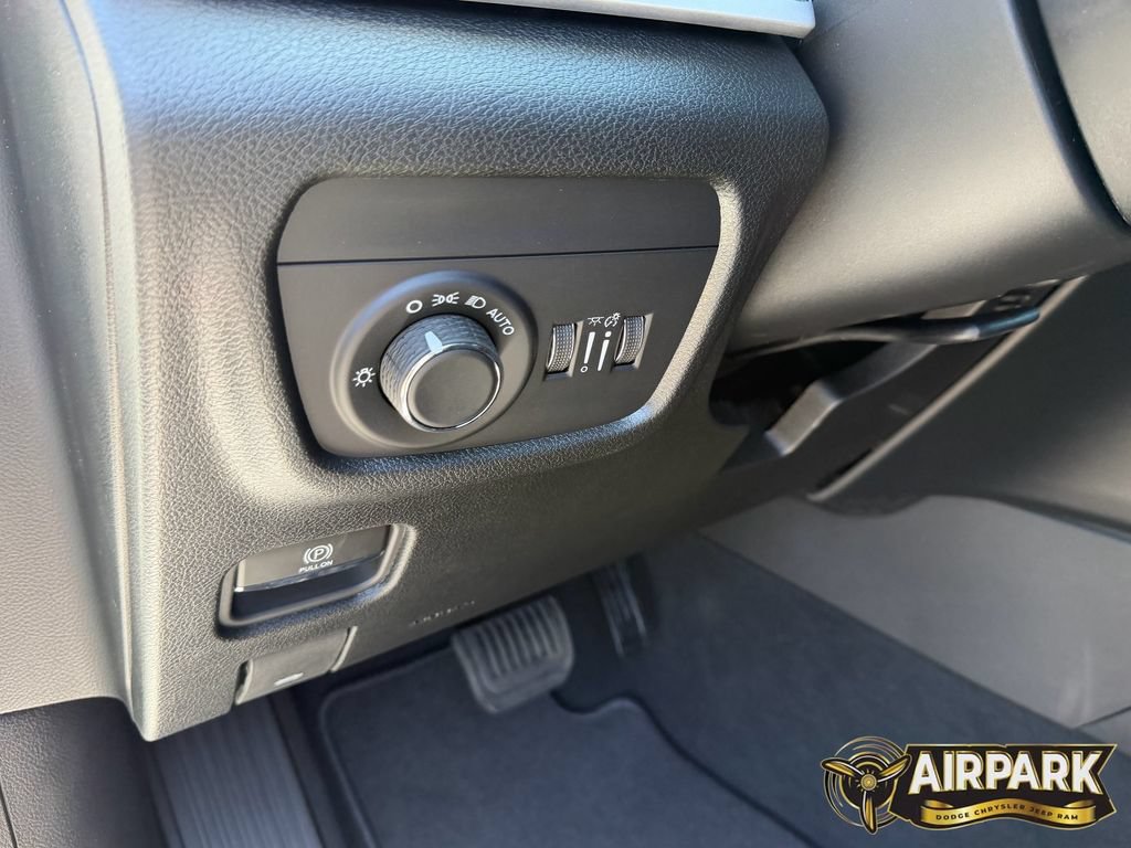 New 2026 Jeep Grand Cherokee Altitude RWD image 21